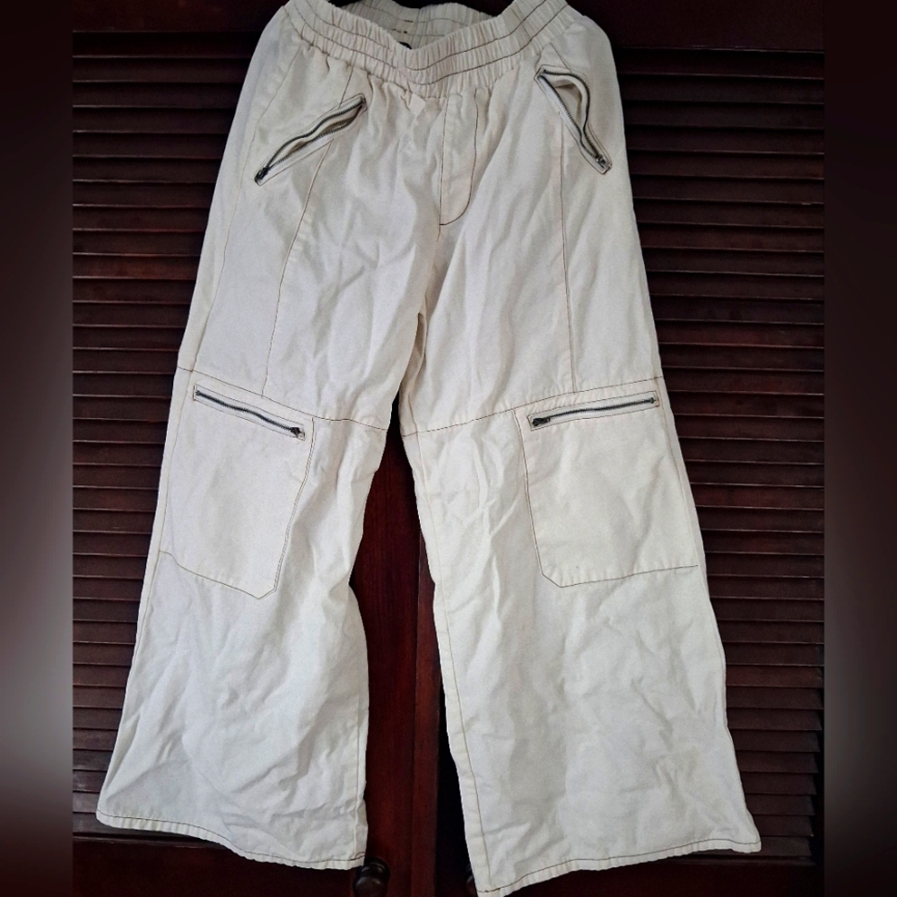 White, wide legged Forever 21 pants